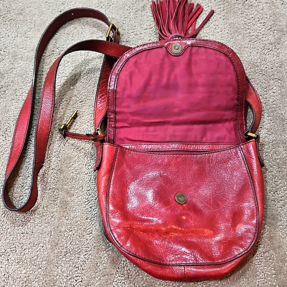 FOSSIL Emi Wine Leather Saddle Bag Crossbody Large Tassel - Picture 3 of 7